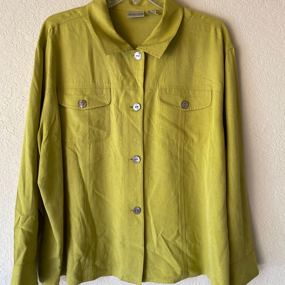 CHICOS 100% silk green button up blouse!